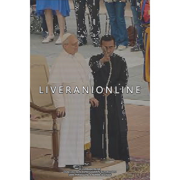 Citta\'† del Vaticano - 21 Maggio 2025 Papa Leone XIV saluta mentre arriva per la sua prima udienza generale settimanale in Piazza San Pietro in Vaticano. Nella Foto: Papa Leone XIV foto Andrea Bracaglia-ag aldo liverani sas