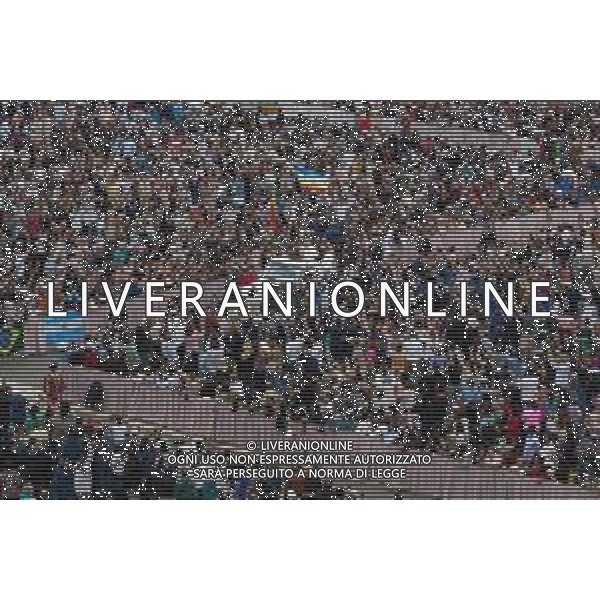 Citta\'† del Vaticano - 21 Maggio 2025 Papa Leone XIV saluta mentre arriva per la sua prima udienza generale settimanale in Piazza San Pietro in Vaticano. Nella Foto: Papa Leone XIV foto Andrea Bracaglia-ag aldo liverani sas