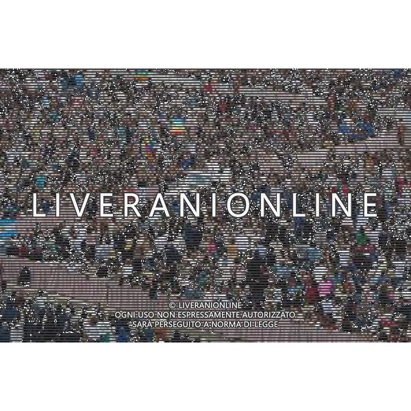 Citta\'† del Vaticano - 21 Maggio 2025 Papa Leone XIV saluta mentre arriva per la sua prima udienza generale settimanale in Piazza San Pietro in Vaticano. Nella Foto: Papa Leone XIV foto Andrea Bracaglia-ag aldo liverani sas