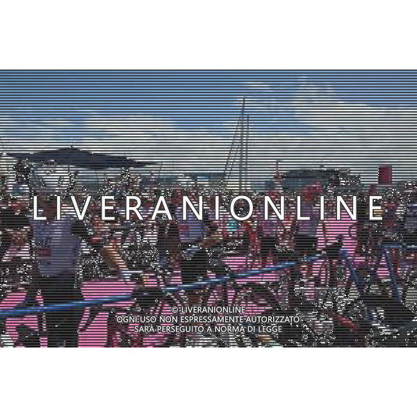 21-05-2025 Giro D\'italia; Tappa 11 Viareggio - Castelnovo Ne Monti; 2025, Uae Team Emirates - Xrg; 2025, Ef Education - Easypost; Vine, Jai; Mcnulty, Brandon; Viareggio;