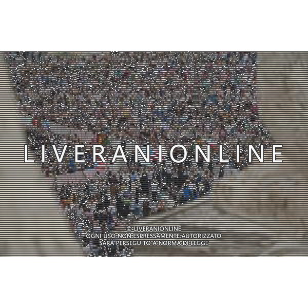 Citta\'† del Vaticano - 21 Maggio 2025 Papa Leone XIV saluta mentre arriva per la sua prima udienza generale settimanale in Piazza San Pietro in Vaticano. Nella Foto: Papa Leone XIV foto Andrea Bracaglia-ag aldo liverani sas