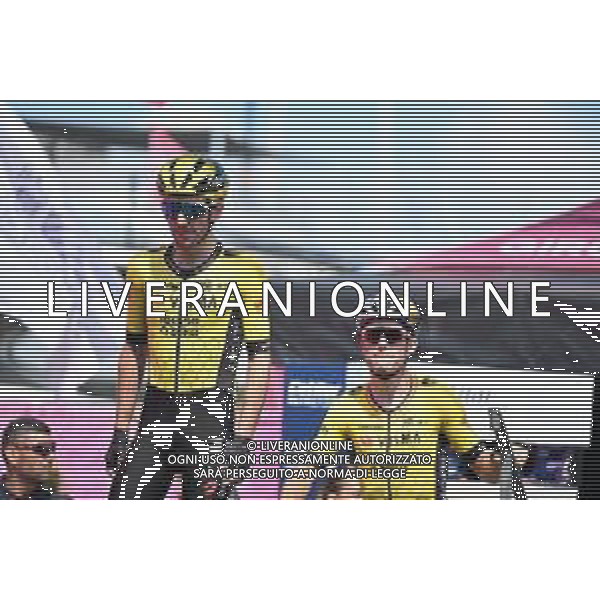 21-05-2025 Giro D\'italia; Tappa 11 Viareggio - Castelnovo Ne Monti; 2025, Visma - Lease A Bike; Yates, Simon; Viareggio;