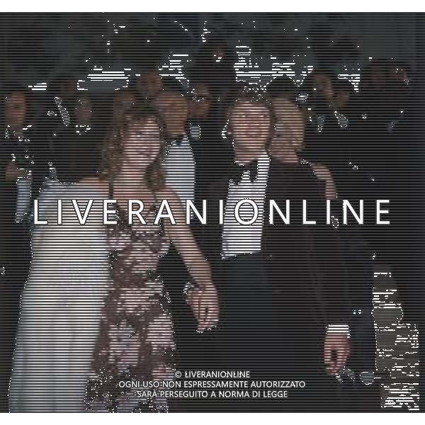 COL-RETROSPETTIVA MALCOM MCDOWELL ATTORE NELLA FOTO MALCOM MCDOWELL CON HELEN MIRREN A CANNES NELL\'ANNO 1973 AG ALDO LIVERANI SAS