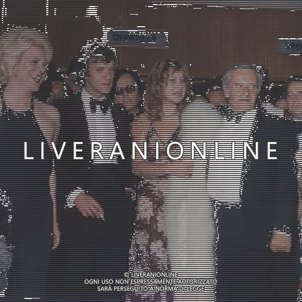 COL-RETROSPETTIVA MALCOM MCDOWELL ATTORE NELLA FOTO MALCOM MCDOWELL CON HELEN MIRREN A CANNES NELL\'ANNO 1973 AG ALDO LIVERANI SAS