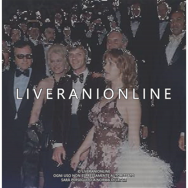 COL-RETROSPETTIVA MALCOM MCDOWELL ATTORE NELLA FOTO MALCOM MCDOWELL CON HELEN MIRREN A CANNES NELL\'ANNO 1973 AG ALDO LIVERANI SAS