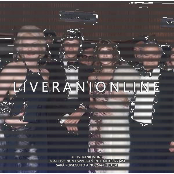 COL-RETROSPETTIVA MALCOM MCDOWELL ATTORE NELLA FOTO MALCOM MCDOWELL CON HELEN MIRREN A CANNES NELL\'ANNO 1973 AG ALDO LIVERANI SAS