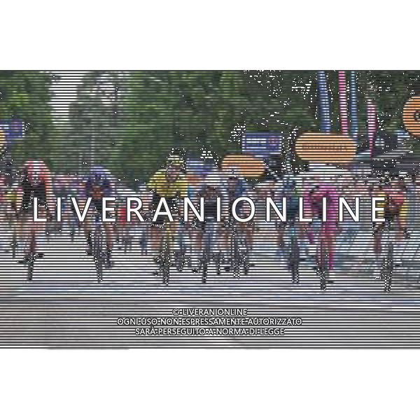 22-05-2025 Giro D\'italia; Tappa 12 Modena - Viadana; 2025, Visma - Lease A Bike; 2025, Picnic - Postnl; 2025, Alpecin - Deceuninck; 2025, Lidl - Trek; 2025, Ineos Grenadiers; Kooij, Olav; Van Uden, Casper; Groves, Kaden; Pedersen, Mads; Turner, Ben; Viadana; ©SIROTTI - AGENZIA ALDO LIVERANI SAS