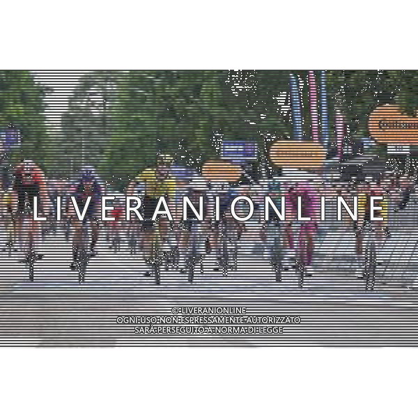 22-05-2025 Giro D\'italia; Tappa 12 Modena - Viadana; 2025, Visma - Lease A Bike; 2025, Picnic - Postnl; 2025, Alpecin - Deceuninck; 2025, Lidl - Trek; 2025, Ineos Grenadiers; Kooij, Olav; Van Uden, Casper; Groves, Kaden; Pedersen, Mads; Turner, Ben; Viadana; ©SIROTTI - AGENZIA ALDO LIVERANI SAS