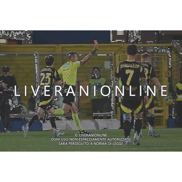 Como vs Inter nella foto l\'arbitro Davide Massa di Imperia espelle Jose’ Manuel Pepe Reina (Como) Como 23-05-2025 Stadio Giuseppe Sinigaglia Campionato Serie A Enilive - 38a giornata foto Roberto Garavaglia/Agenzia Aldo Liverani sas