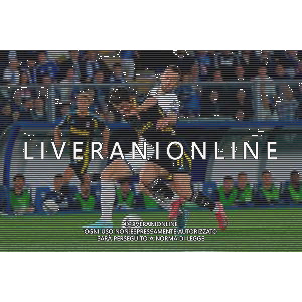 TVEM May 23, 2025 Como, Italy - Como 1907 vs FC Inter - Italian soccer serie A 2024/25 - Giuseppe Sinigaglia Stadium. In the pic: Stefan de Vrij of FC Inter in action against Tasos Douvikas of Como 1907 ©TVEM Emmanuele Mastrodonato - AGENZIA ALDO LIVERANI SAS