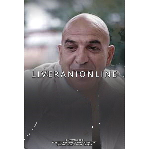 COL-RETROSPETTIVA TELLY SAVALAS ATTORE NELLA FOTO TELLY SAVALAS A CANNES NELL\'ANNO 1975 AG ALDO LIVERANI SAS 