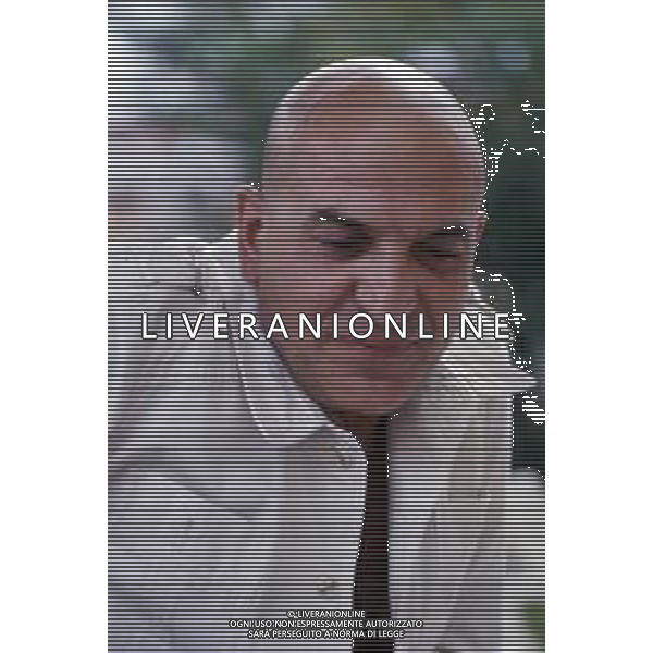 COL-RETROSPETTIVA TELLY SAVALAS ATTORE NELLA FOTO TELLY SAVALAS A CANNES NELL\'ANNO 1975 AG ALDO LIVERANI SAS 