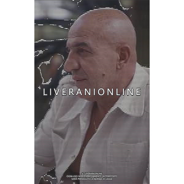 COL-RETROSPETTIVA TELLY SAVALAS ATTORE NELLA FOTO TELLY SAVALAS A CANNES NELL\'ANNO 1975 AG ALDO LIVERANI SAS 