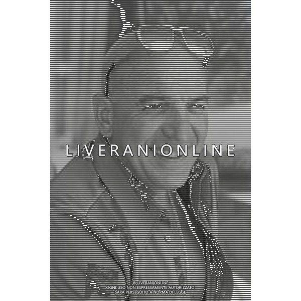 NEG-RETROSPETTIVA TELLY SAVALAS ATTORE NELLA FOTO TELLY SAVALAS A CANNES NELL\'ANNO 1975 AG ALDO LIVERANI SAS