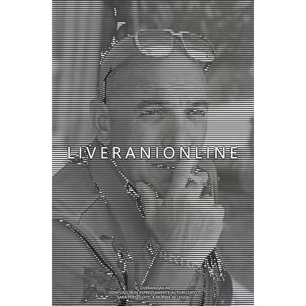 NEG-RETROSPETTIVA TELLY SAVALAS ATTORE NELLA FOTO TELLY SAVALAS A CANNES NELL\'ANNO 1975 AG ALDO LIVERANI SAS
