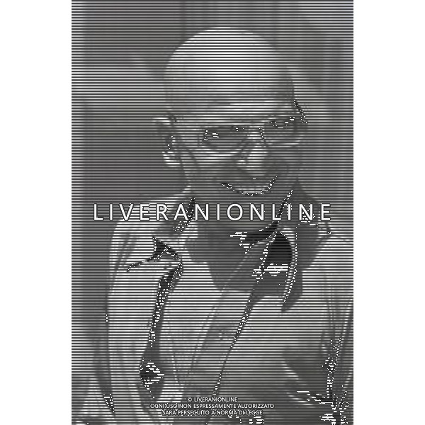 NEG-RETROSPETTIVA TELLY SAVALAS ATTORE NELLA FOTO TELLY SAVALAS A CANNES NELL\'ANNO 1975 AG ALDO LIVERANI SAS