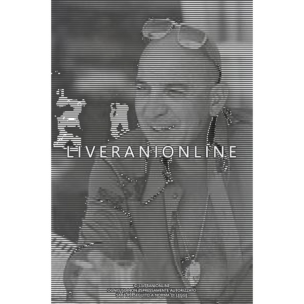 NEG-RETROSPETTIVA TELLY SAVALAS ATTORE NELLA FOTO TELLY SAVALAS A CANNES NELL\'ANNO 1975 AG ALDO LIVERANI SAS