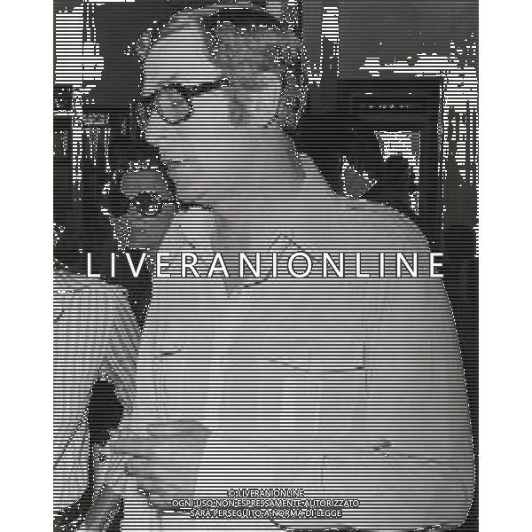 ST-RETROSPETTIVA MICHAEL CAIINE ATTORE NELLA FOTO MICHAEL CAINE A CANNES NELL\'ANNO 1974 AG GIOVANNI LIVERANI-AG ALDO LIVERANI SAS