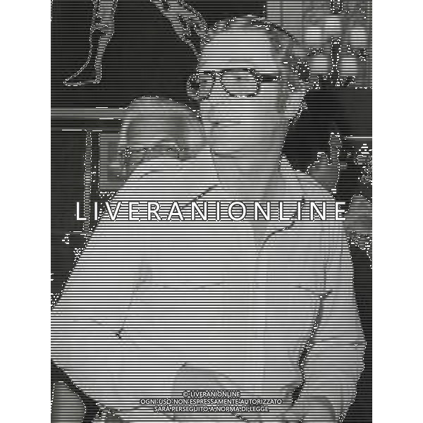 ST-RETROSPETTIVA MICHAEL CAIINE ATTORE NELLA FOTO MICHAEL CAINE A CANNES NELL\'ANNO 1974 AG GIOVANNI LIVERANI-AG ALDO LIVERANI SAS