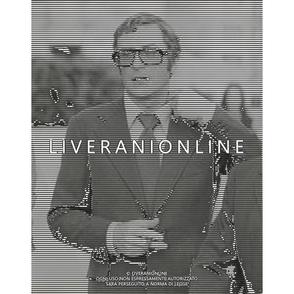 ST-RETROSPETTIVA MICHAEL CAIINE ATTORE NELLA FOTO MICHAEL CAINE A CANNES NELL\'ANNO 1974 AG GIOVANNI LIVERANI-AG ALDO LIVERANI SAS