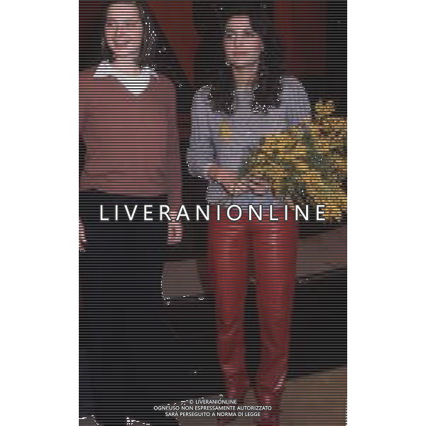 DIAP-RETROSPETTIVA ISABELLA ROSSELLINI ATTRICE NELLA FOTO ISABELLA ROSSELLINI A ROMA NELL\'ANNO 1979 CON ROBERTA MANFREDI FOTO EDGARDO DELLA SCORCIOSA-AG ALDO LIVERANI SAS
