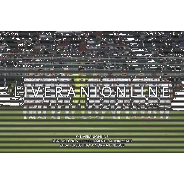 LA FORMAZIONE DELLA SQUADRA DEL MONZA DURANTE IL MINUTO DI SILENZIO -MILAN vs MONZA CAMPIONATO CALCIO SERIE A 24-05-2025 ©PAOLO GIAMPIETRI - AGENZIA ALDO LIVERANI SAS