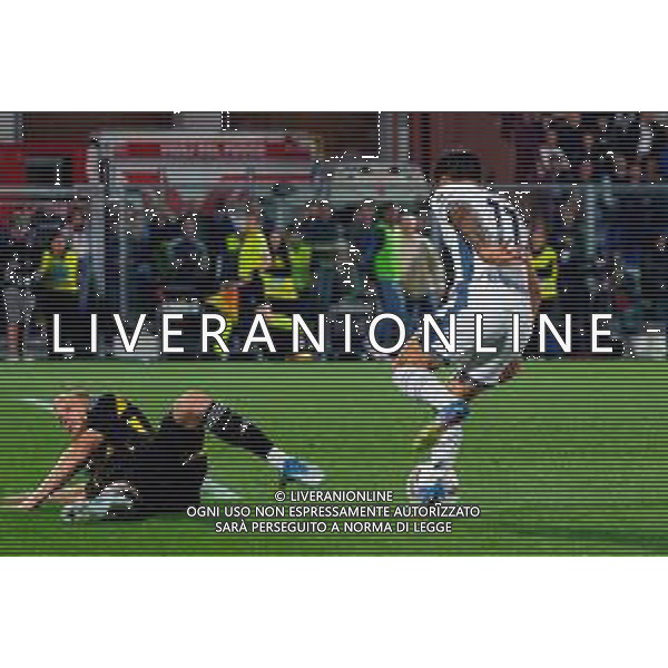 TVEM May 23, 2025 Como, Italy - Como 1907 vs FC Inter - Italian soccer serie A 2024/25 - Giuseppe Sinigaglia Stadium. In the pic: Joaquín Correa of FC Inter in action against Ivan Smolcic of Como 1907 ©TVEM Emmanuele Mastrodonato - AGENZIA ALDO LIVERANI SAS