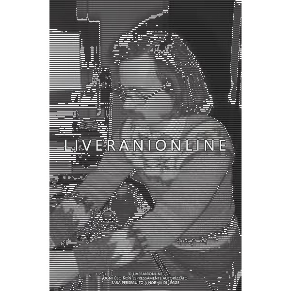 NEG-RETROSPETTIVA MAURIZIO NICHETTI ATTORE NELLA FOTO MAURIZIO NICHETTI NELL\'ANNO 1979 A MILANO NEGLI STUDI DI BRUNO BOZZETTO AG ALDO LIVERANI SAS 