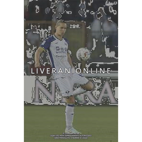 Daniele Ghilardi of Hellas Verona FC play the ball during Empoli FC vs Hellas Verona FC, 38° Serie A Enilive 2024-25 game at Carlo Castellani stadium in Empoli (FI), Italy, on May 25, 2025. (Photo by Davide Casentini)- AGENZIA ALDO LIVERANI SAS