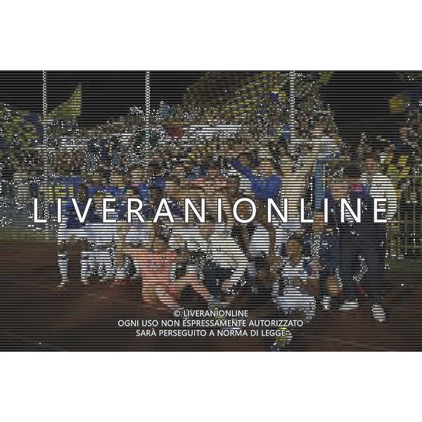 Hellas Verona team celebrate the victory at the end of Empoli FC vs Hellas Verona FC, 38° Serie A Enilive 2024-25 game at Carlo Castellani stadium in Empoli (FI), Italy, on May 25, 2025. (Photo by Davide Casentini) - AGENZIA ALDO LIVERANI SAS