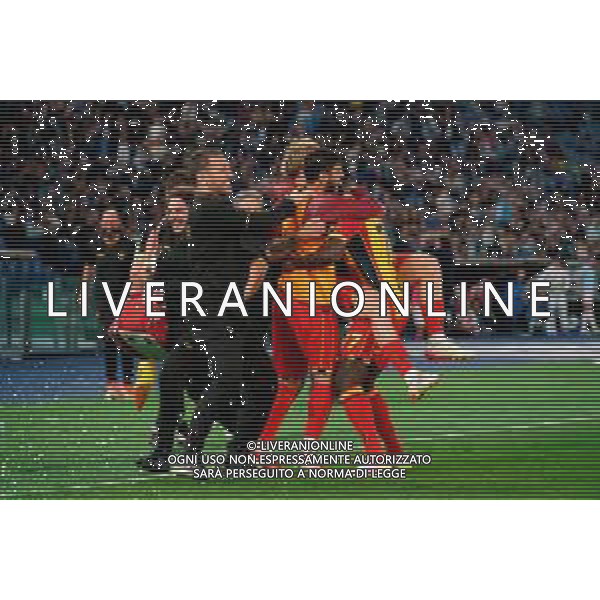 TVEM May 25, 2025 Roma, Italy - SS Lazio vs US Lecce - Italian soccer serie A 2024/25 - Olympic Stadium. In the pic: players of US Lecce celebrates the victory ©TVEM Emmanuele Mastrodonato - AGENZIA ALDO LIVERANI SAS