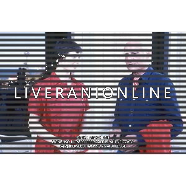 DIAP-RETROSPETTIVA ALBERTO MORAVIA SCRITTORE NELLA FOTO ALBERTO MORAVIA A VENEZIA NLL\'ANNO 1979 CON ISABELLA ROSSELLINI AG ALDO LIVERANI SAS 