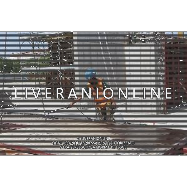 IMOLA (SESTO IMOLESE) 28 05 2025 VISITA DEL CANTIERE DELLA NUOVA SCUOLA DI SESTO IMOLESE NELLA FOTO OPERAIO AL LAVORO PER LA NUOVA SCUOLA DI SESTO IMOLESE FOTO GIANNI SANNA-AG ALDO LIVERANI SAS
