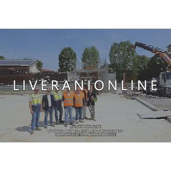IMOLA (SESTO IMOLESE) 28 05 2025 VISITA DEL CANTIERE DELLA NUOVA SCUOLA DI SESTO IMOLESE NELLA FOTO PRESENTI SINDACO DI IMOLA MARCO PANIERI,ASSESSORE PIERANGELO RAFFINI,NICOLA PAOLUCCI PADRONE DELLA AZIENDA COSTRUTRICE DELLA SCUOLA FOTO GIANNI SANNA-AG ALDO LIVERANI SAS