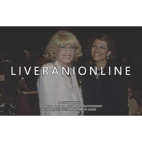 DIAP-RETROSPETTIVA MONICA VITTI ATTRICE NELLA FOTO MONICA VITTI CON CLAUDIA CARDINALE AG ALDO LIVERANI SAS