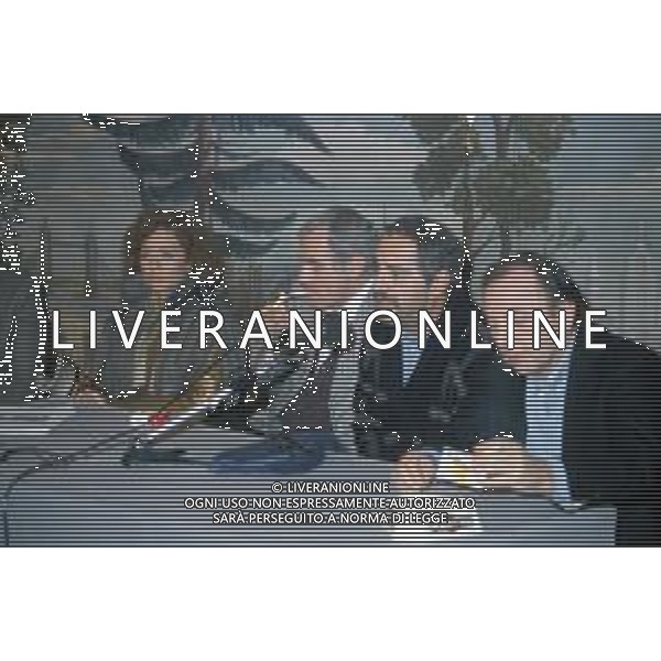 DIAP-RETROSPETTIVA NINO MANFREDI ATTORE NELLA FOTO NINO MANFREDI A MILANO IN TERRAZZA MARTINI NELL\'ANNO 1982 AG ALDO LIVERANI SAS