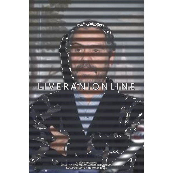 DIAP-RETROSPETTIVA NINO MANFREDI ATTORE NELLA FOTO NINO MANFREDI A MILANO IN TERRAZZA MARTINI NELL\'ANNO 1982 AG ALDO LIVERANI SAS