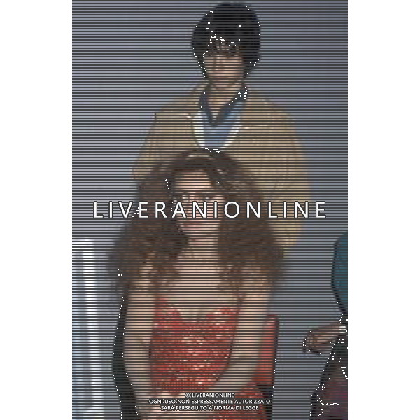DIAP-RETROSPETTIVA ALIDA CHELLI ATTRICE NELLA FOTO ALIDA CHELLI CON IL FIGLIO SIMONE SIMONE ANNICCHIARICO ANNI 1980-1985 FOTO EDGARDO DELLA SCORCIOSA-AG ALDO LIVERANI SAS