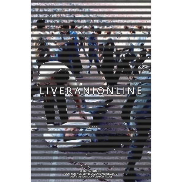 FINALE DI COPPA CAMPIONI JUVENTUS-LIVERPOOL A BRUXELLES STADIO HEYSEL 29/05/1985 NELLA FOTO LA TRAGEDIA CON TRENTANOVE VITTIME AGENZIA GIOVANNI LIVERANI-ALDO LIVERANI S A S