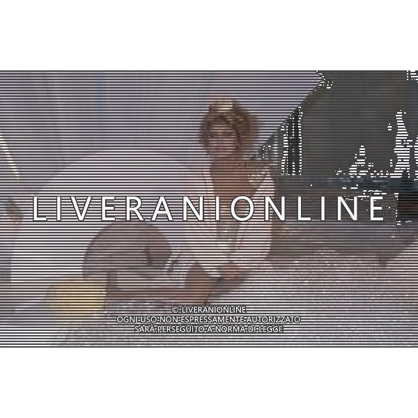 DIAP-RETROSPETTIVA ALIDA CHELLI ATTRICE NELLA FOTO ALIDA CHELLI NELLA TRASMISSIONE TELEVISIVA “CI PENSIAMO LUNEDI‘ “ NELL\'ANNO 1983 A ROMA FOTO EDGRADO DELLA SCORCIOSA-AG ALDO LIVERANI SAS