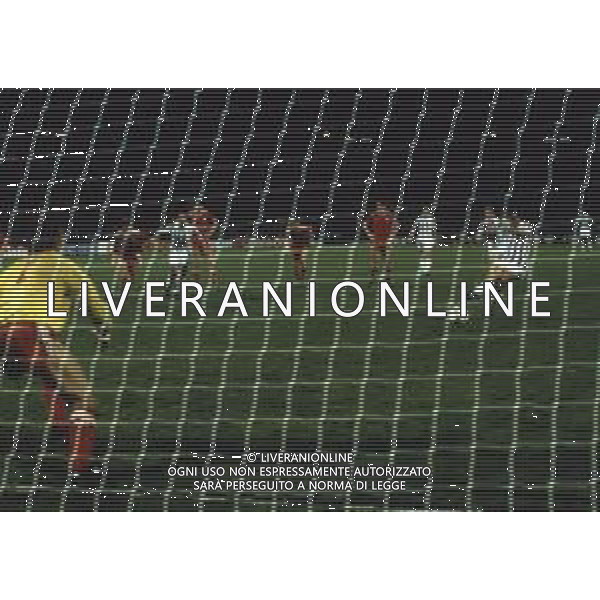 29-05-1985 STADIO HEYSEL FINALE DI COPPA DEI CAMPIONI JUVENTUS LIVERPOOL NELLA FOTO RIGORE MICHEL PLATINI AG ALDO LIVERANI SAS