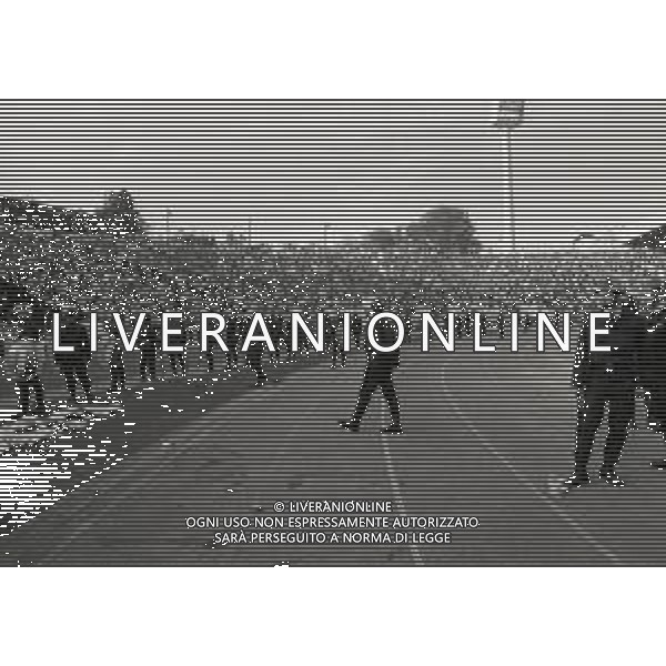 29-05-1985 STADIO HEYSEL FINALE DI COPPA DEI CAMPIONI JUVENTUS LIVERPOOL NELLA FOTO INCIDENTI PRIMA DELLA PARTITA CON LA MORTE DI 39 TIFOSI AG ALDO LIVERANI SAS