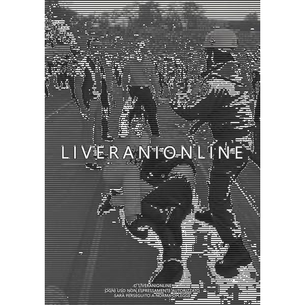 29-05-1985 STADIO HEYSEL FINALE DI COPPA DEI CAMPIONI JUVENTUS LIVERPOOL NELLA FOTO INCIDENTI PRIMA DELLA PARTITA CON LA MORTE DI 39 TIFOSI AG ALDO LIVERANI SAS