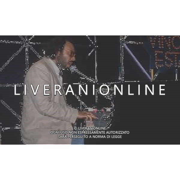 DIAP-RETROSPETTIVA ANTONELLO VENDITTI CANTANTE NELLA FOTO ANTONELLO VENDITTI A SAINT VINCENT ESTATE NELL\'ANNO 1983 AG ALDO LIVERANI SAS