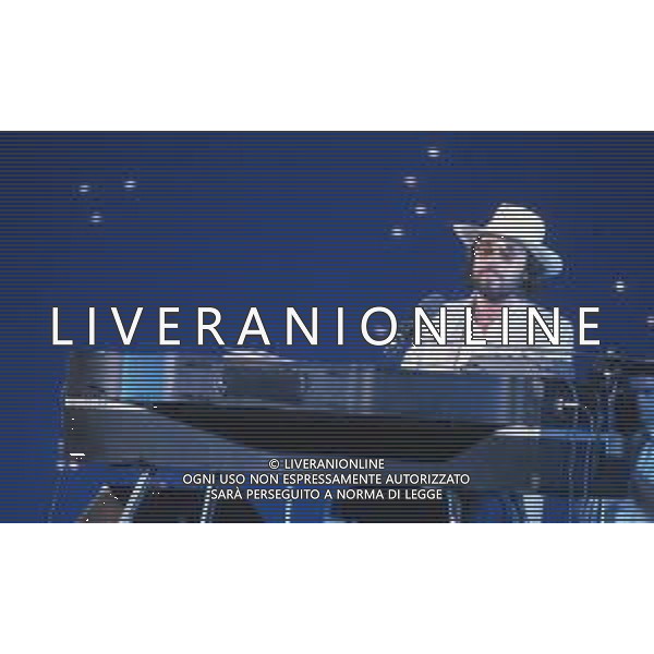 DIAP-RETROSPETTIVA ANTONELLO VENDITTI CANTANTE NELLA FOTO ANTONELLO VENDITTI A SAINT VINCENT ESTATE NELL\'ANNO 1983 AG ALDO LIVERANI SAS