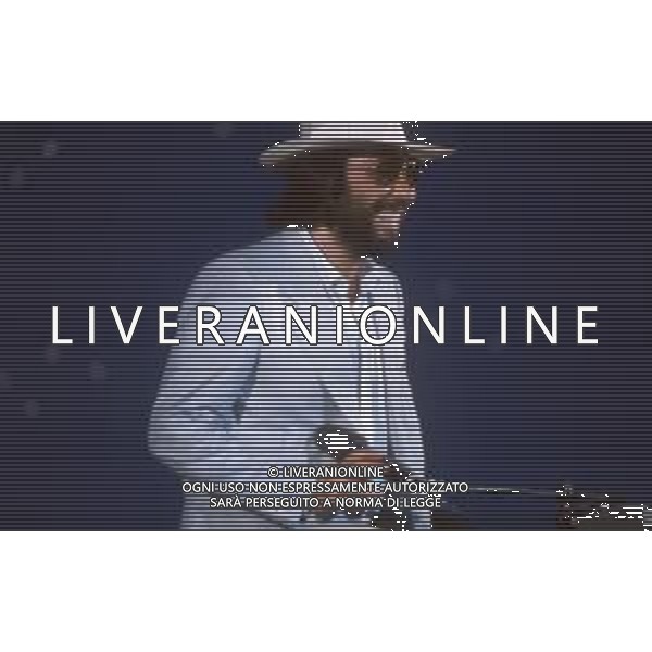 DIAP-RETROSPETTIVA ANTONELLO VENDITTI CANTANTE NELLA FOTO ANTONELLO VENDITTI A SAINT VINCENT ESTATE NELL\'ANNO 1983 AG ALDO LIVERANI SAS