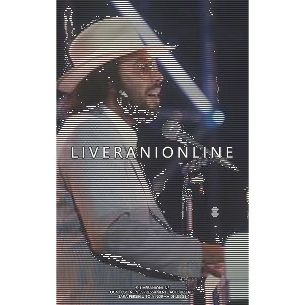 DIAP-RETROSPETTIVA ANTONELLO VENDITTI CANTANTE NELLA FOTO ANTONELLO VENDITTI A SAINT VINCENT ESTATE NELL\'ANNO 1983 AG ALDO LIVERANI SAS