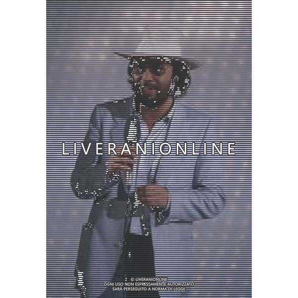 DIAP-RETROSPETTIVA ANTONELLO VENDITTI CANTANTE NELLA FOTO ANTONELLO VENDITTI A SAINT VINCENT ESTATE NELL\'ANNO 1983 AG ALDO LIVERANI SAS