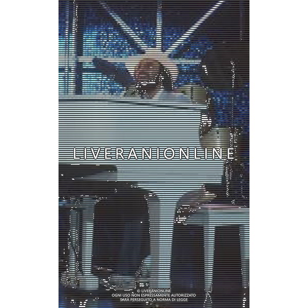 DIAP-RETROSPETTIVA ANTONELLO VENDITTI CANTANTE NELLA FOTO ANTONELLO VENDITTI A SAINT VINCENT ESTATE NELL\'ANNO 1983 AG ALDO LIVERANI SAS