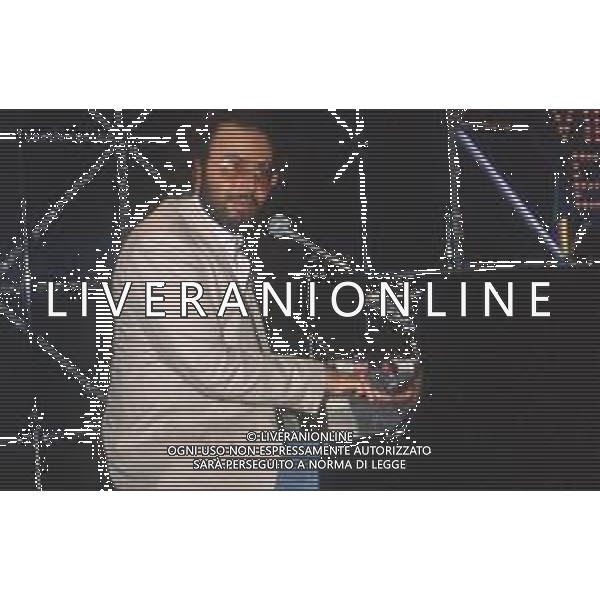 DIAP-RETROSPETTIVA ANTONELLO VENDITTI CANTANTE NELLA FOTO ANTONELLO VENDITTI A SAINT VINCENT ESTATE NELL\'ANNO 1983 AG ALDO LIVERANI SAS